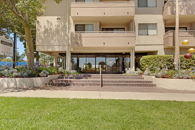 Encino Majestic Apartments