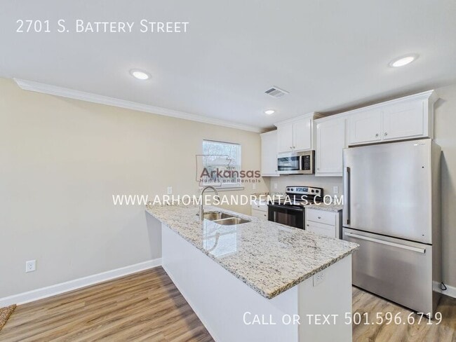 Building Photo - 2701 S Battery St