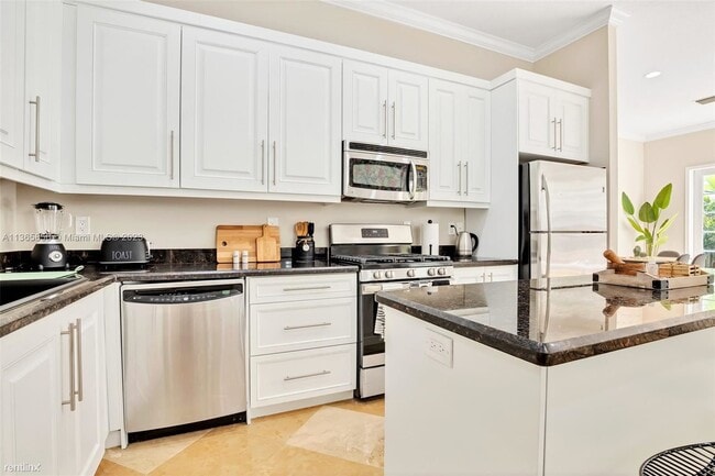 Foto del edificio - 3 br, 2.5 bath House - 1380 NE 24th St # 1380