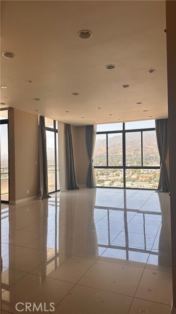 Foto del edificio - 343 Pioneer Dr