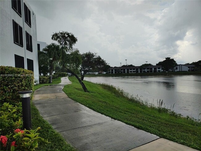 Foto del edificio - 212 Lake Pointe Dr