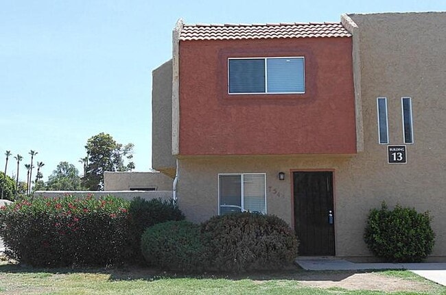 Building Photo - 7549 n 47th dr