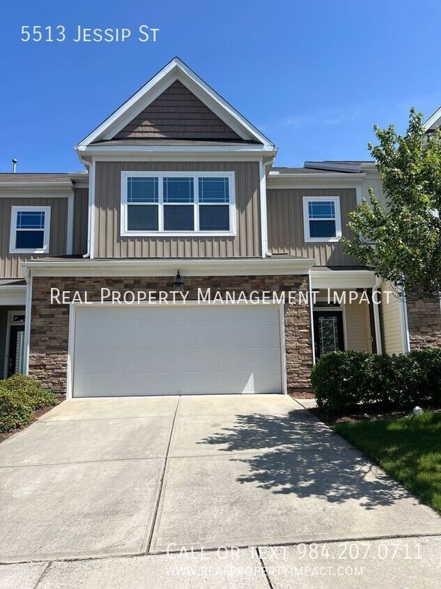 Foto principal - MOVE IN SPECIAL - 3 Bedroom 2.5 Bath Townh...