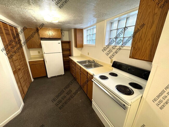 Building Photo - 624 E 500 N