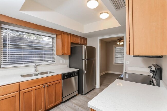 Foto del edificio - 3074 Riverbrook Dr