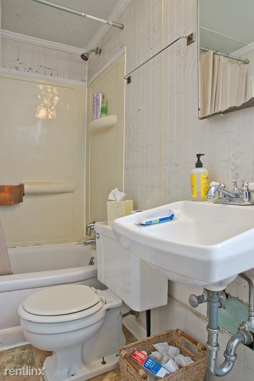 Foto del edificio - 2 br, 1 bath 4plex - 429 N Adams St Apt #1