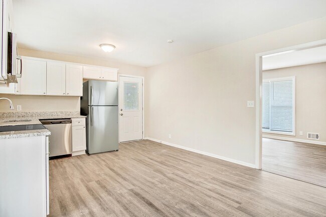 Building Photo - 5795 Deerfield Trail