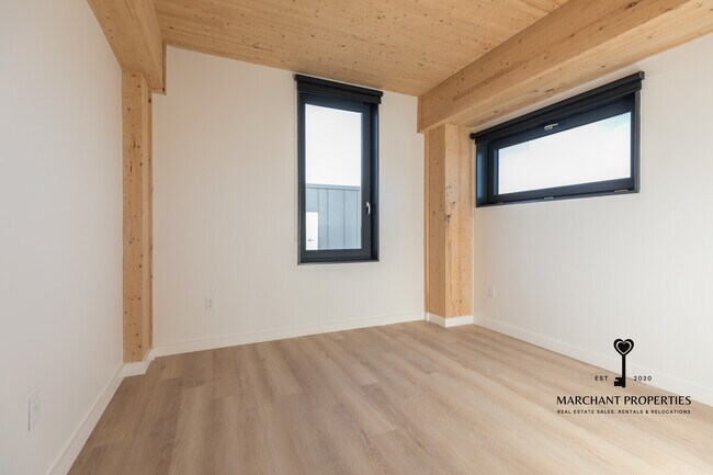 Building Photo - 9 E Lenox St