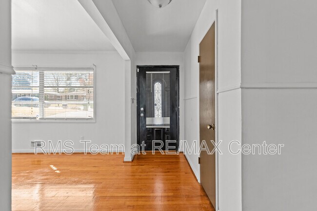 Foto del edificio - 4010 Emerald Lake Dr