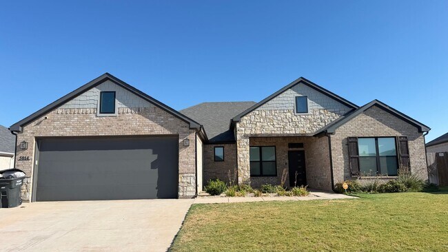 Building Photo - 5014 Cranbrook Dr