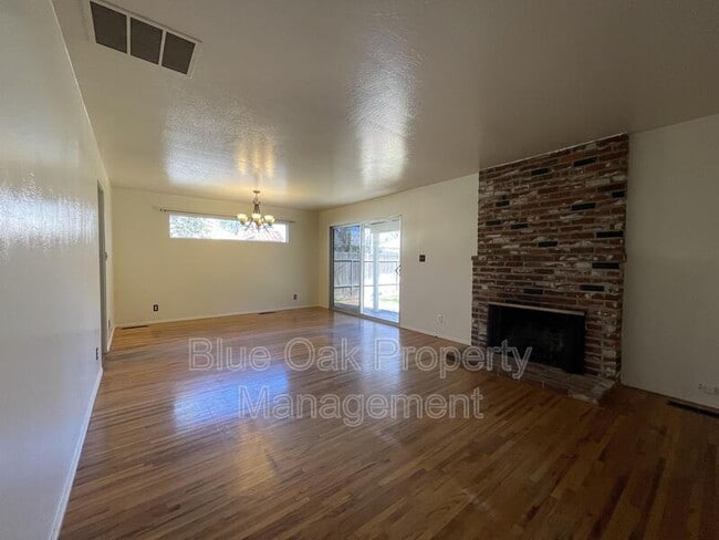 Foto del edificio - 6 Begonia Ln