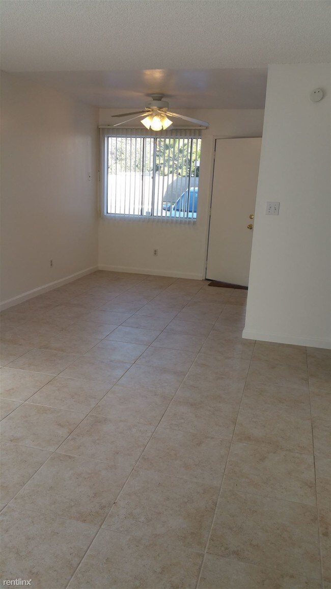 Foto del edificio - 2 br, 1.5 bath Townhome - 6412 Stockdale Hwy