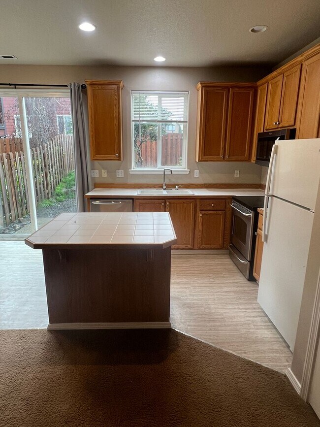 Foto del edificio - 3 Bedroom 2.5 Bath Home in Kelly Creek Estates