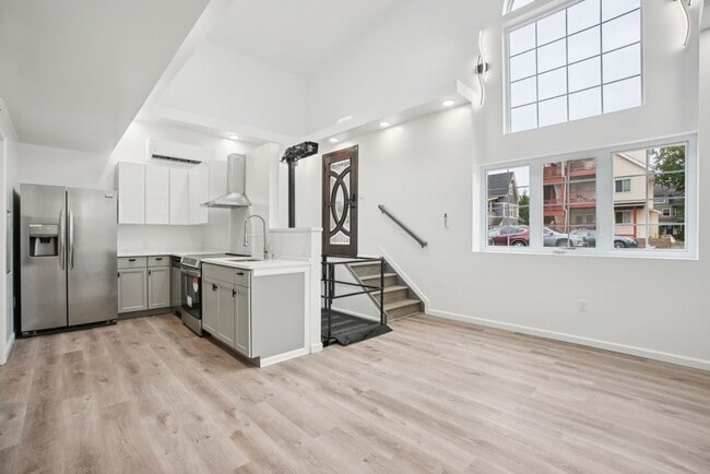 Building Photo - 158 Walnut St