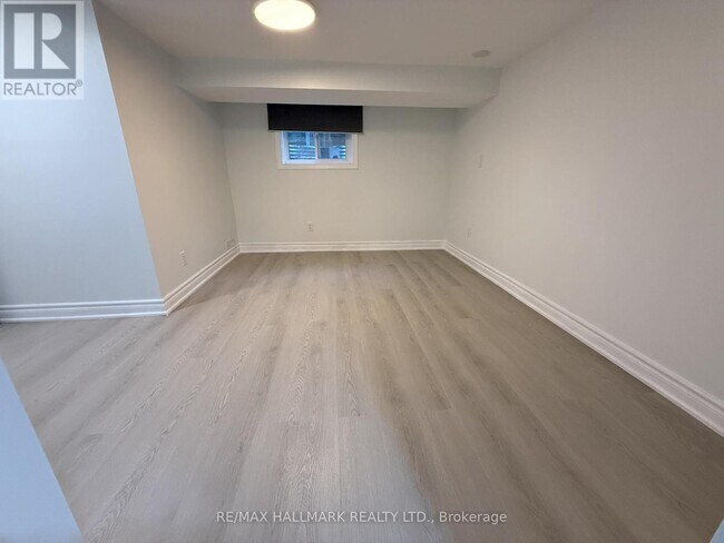 Photo du bâtiment - 382 Burnhamthorpe Rd