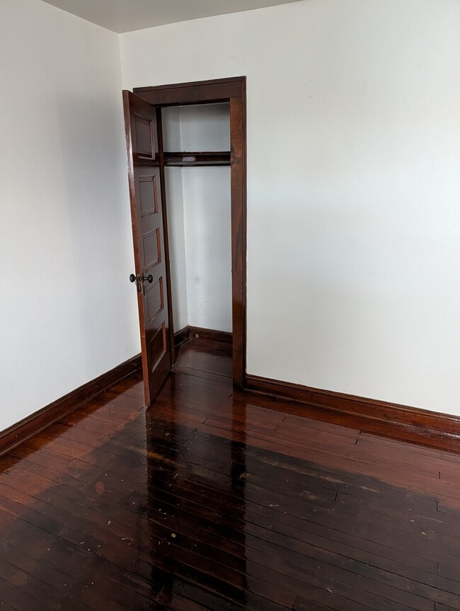 Building Photo - 319 W 11th St