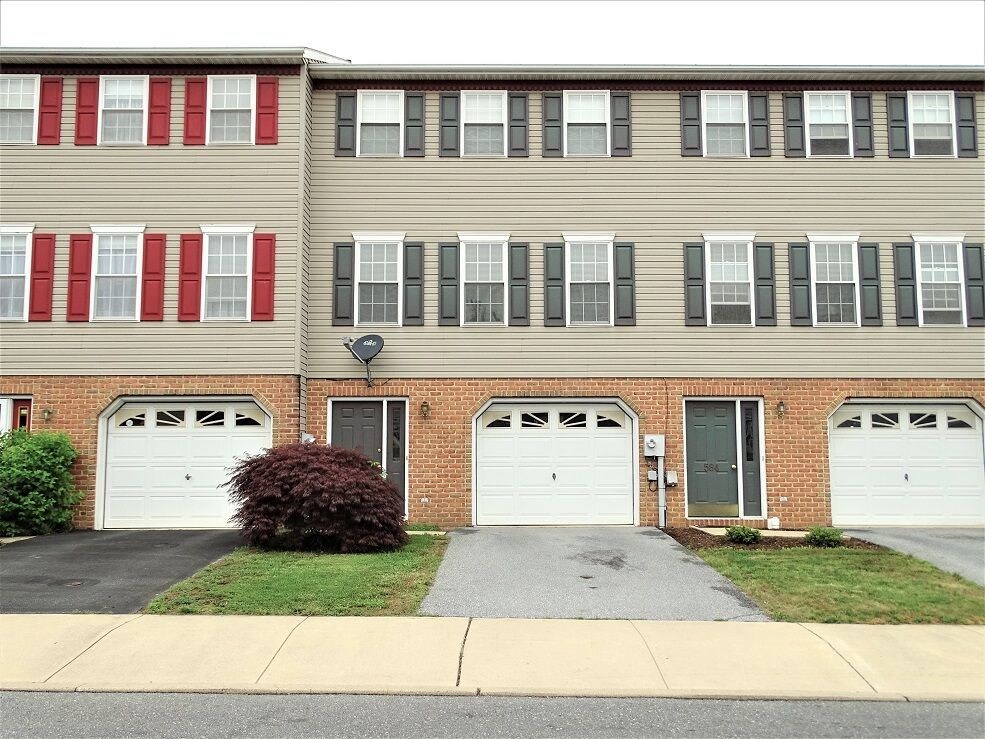 Primary Photo - 582 Cloverbrook Dr