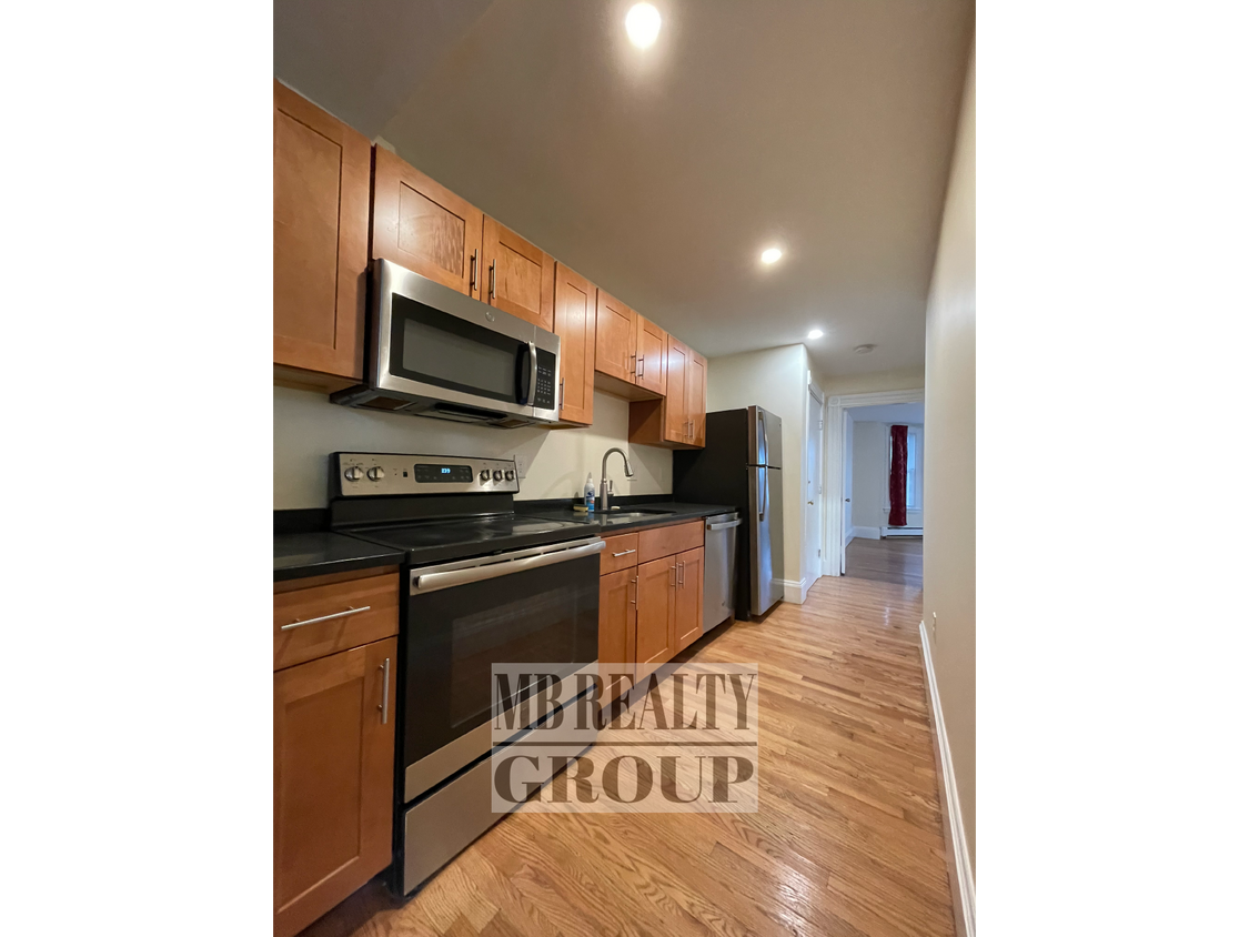 Updated kitchen - 85 Hall St