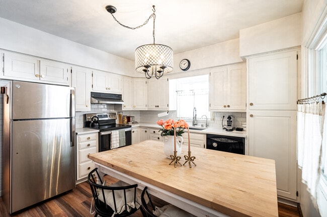 Foto del edificio - 535 W Montclaire Ave