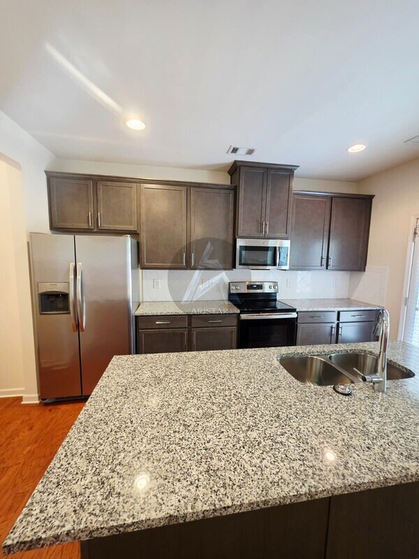 Building Photo - 5270 Mill Way