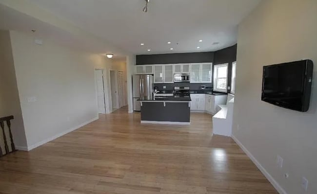 Building Photo - 17 Ashley St