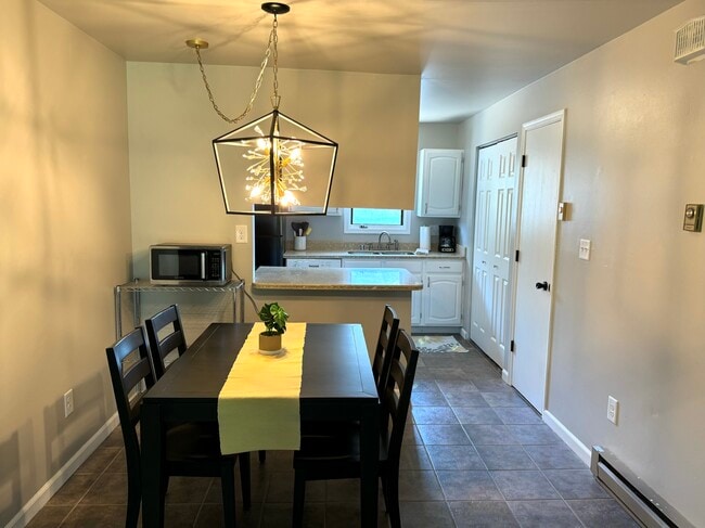 Building Photo - 1745 Maricopa Dr