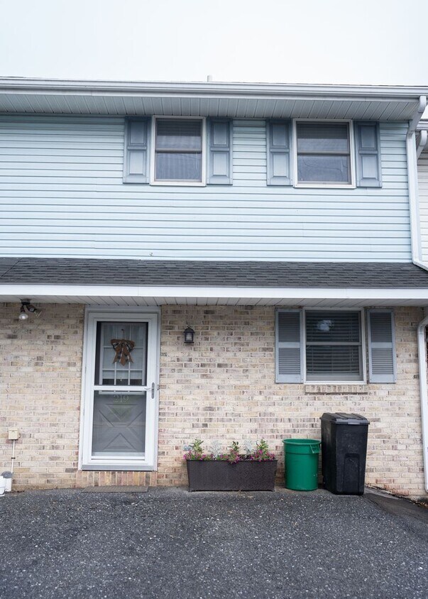 Foto principal - 219 Old Hershey Rd