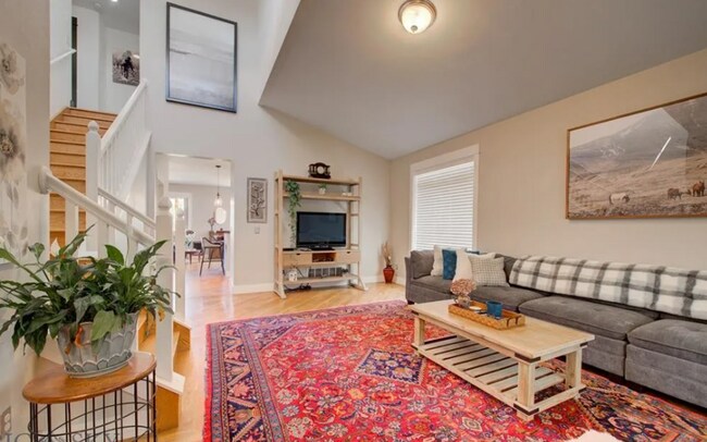 Foto del edificio - Charming 5-Bedroom Family Home