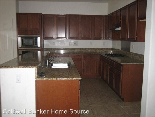 Foto del edificio - 5 br, 2.5 bath House - 15835 Yosemite St