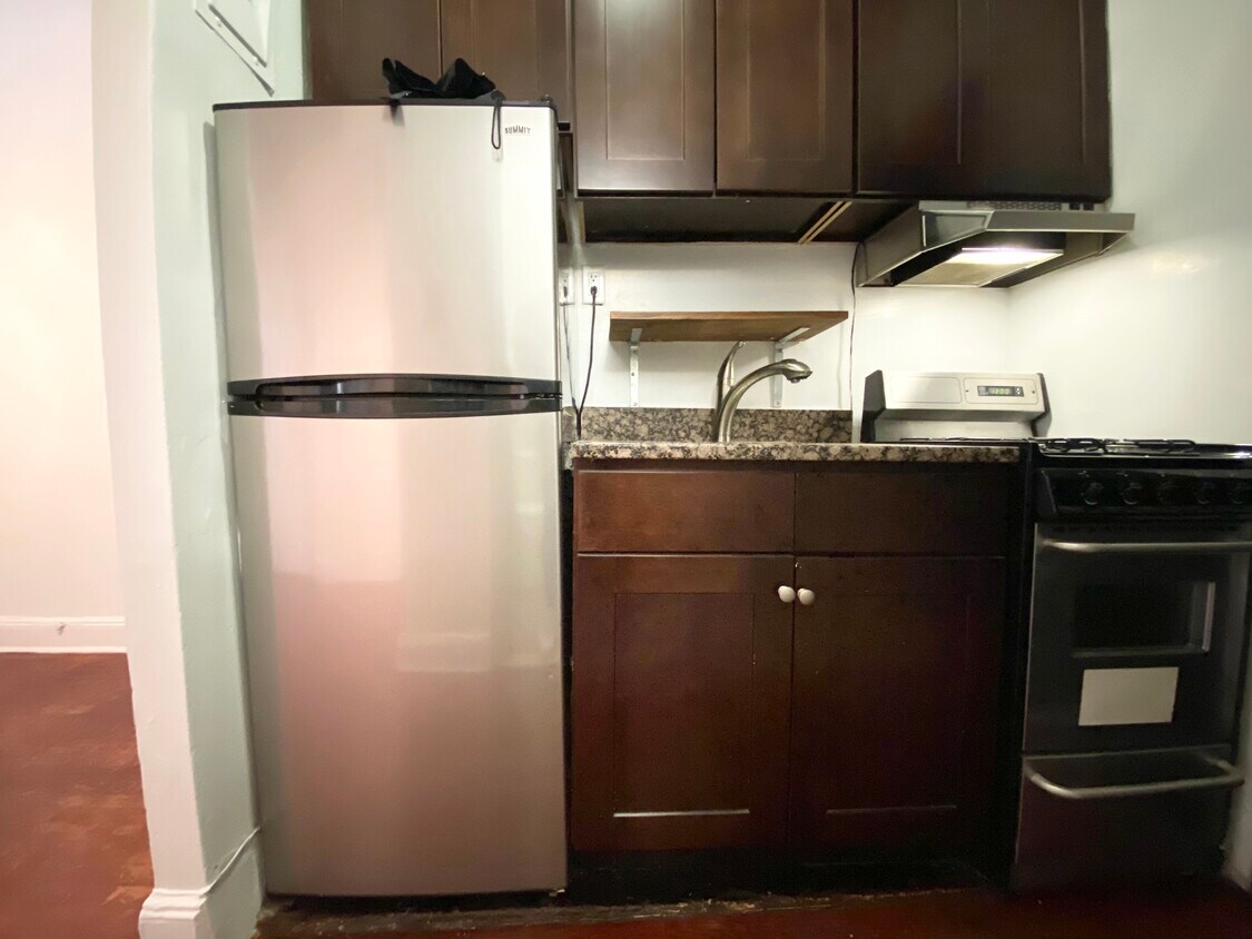 Foto principal - 156 E 85th St