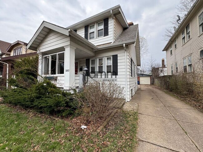 Foto del edificio - 3183 W 112th St