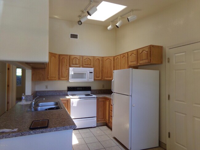 Foto del edificio - 4801 N Viewpoint Dr