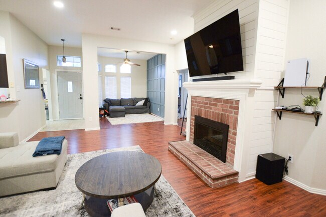 Foto del edificio - 1207 Old Knoll Dr