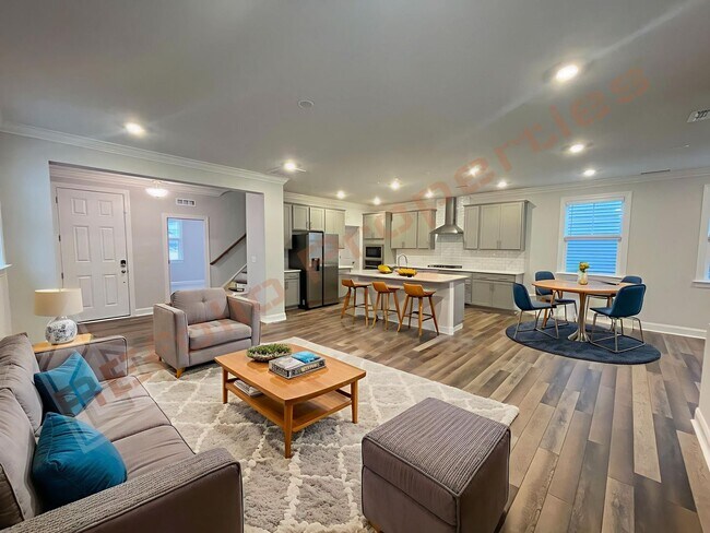 Foto del edificio - Bright & Airy 4Bedroom/3Bathroom Home with First-Floor Guest Suite + High-Speed Internet — Edge o...