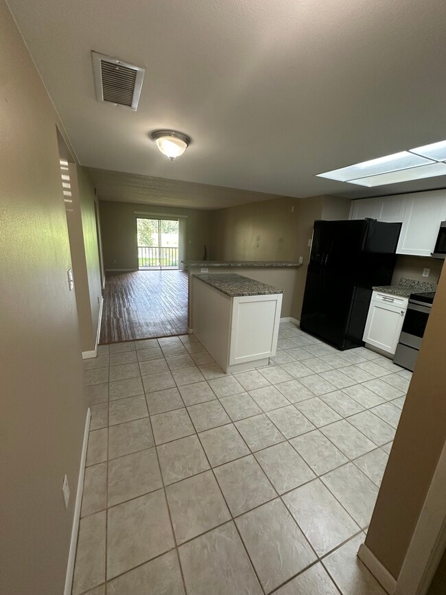 Building Photo - 1000 Tarpon Woods Blvd