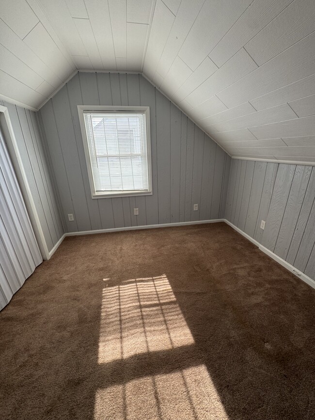 Building Photo - 1936 Tudor St