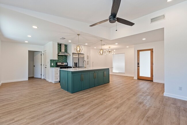 Building Photo - Modern Comfort Meets East Austin Charm