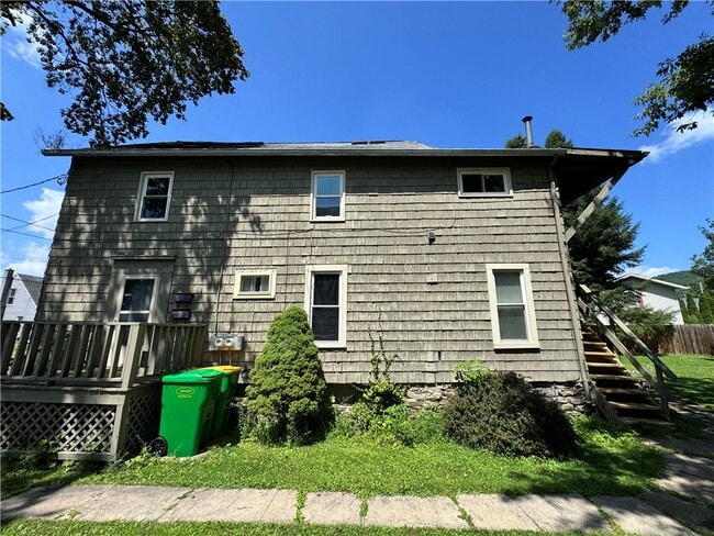 Building Photo - 345 Brewster St