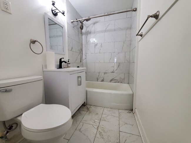 Building Photo - 2 Bed 1 Bath Home w/ Garage