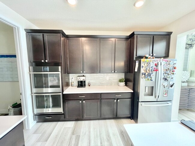 Foto del edificio - Immaculate Model Home for Rent -80016