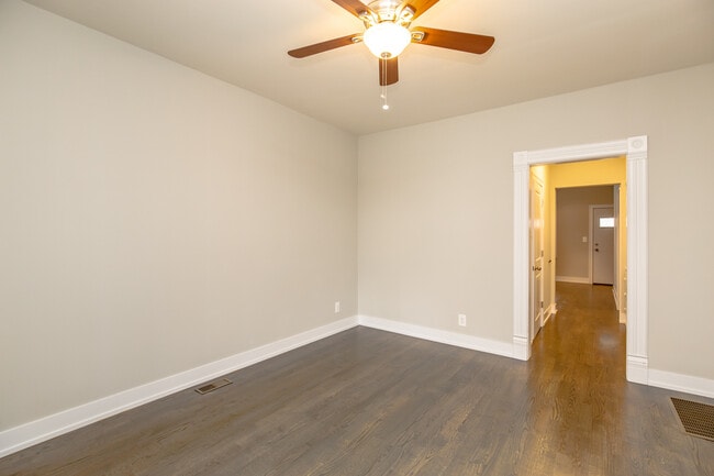 Building Photo - 3250 N Lakewood Ave
