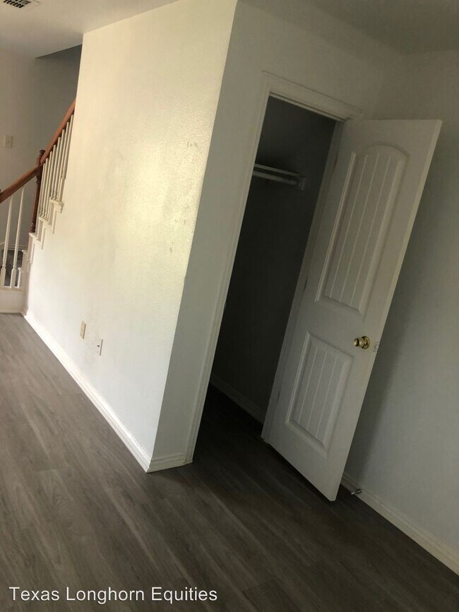 Building Photo - 2831 Ross Ave