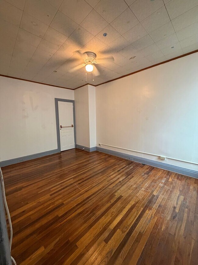 Foto del edificio - 228 W Jackson St
