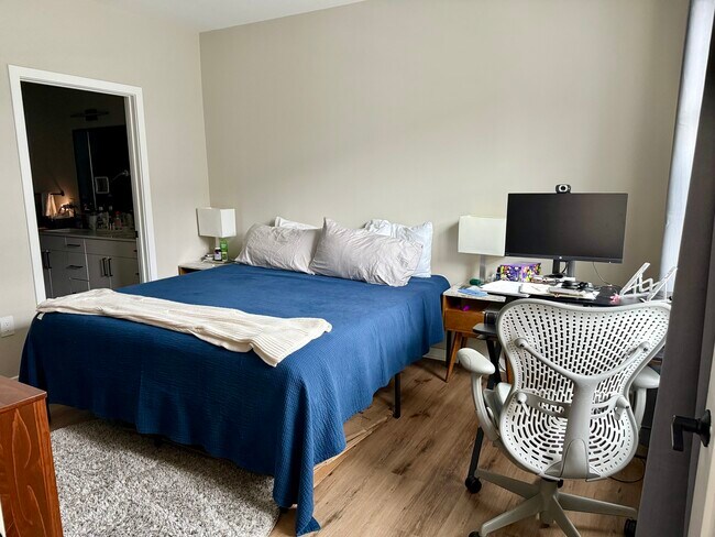 Foto del edificio - 450 Swann Ave