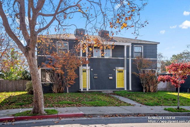 Building Photo - 903 61st St