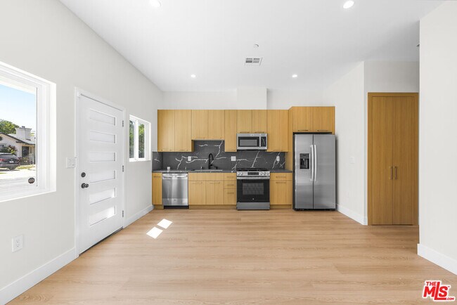 Foto del edificio - 5129 Don Pio Dr