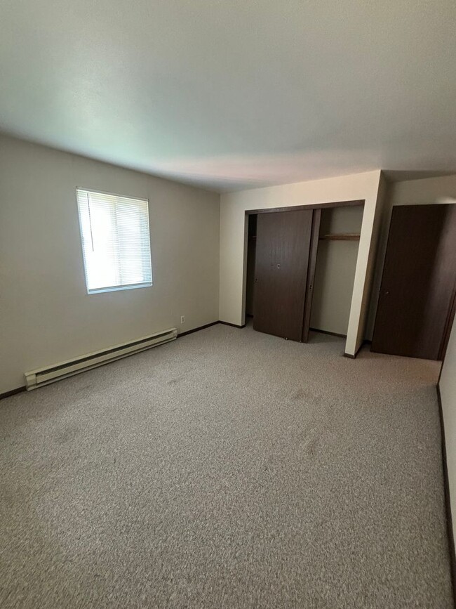 Building Photo - Two bedroom upper appartment
