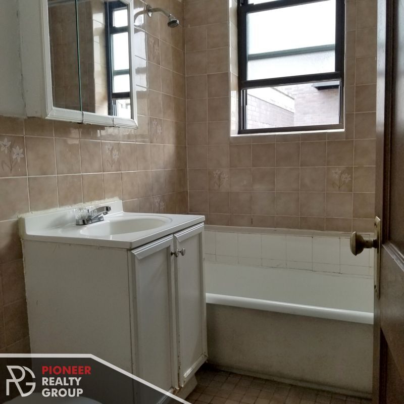 Foto del edificio - 739 W Belmont Ave