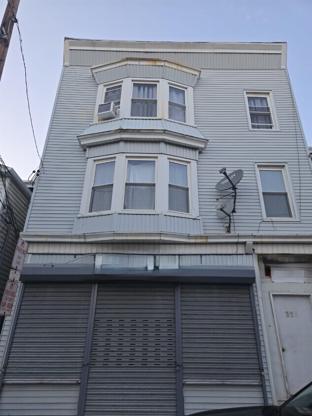 Foto del edificio - 328 Cross St