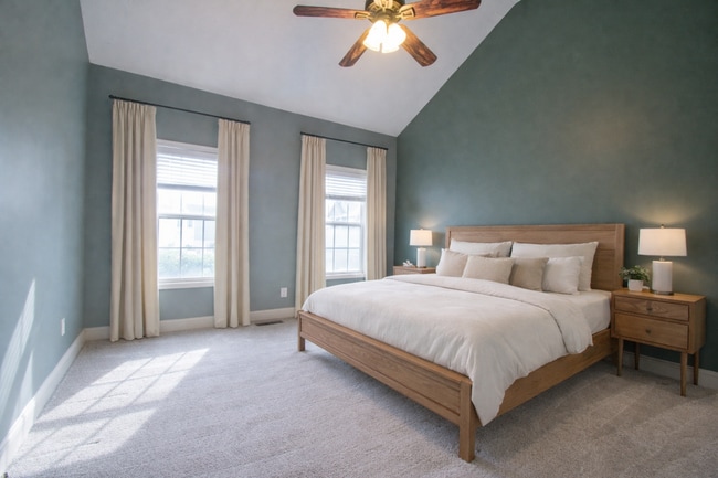 Building Photo - 4 Bedroom 2.5 Bathroom With Bonus and Screened in Porch!